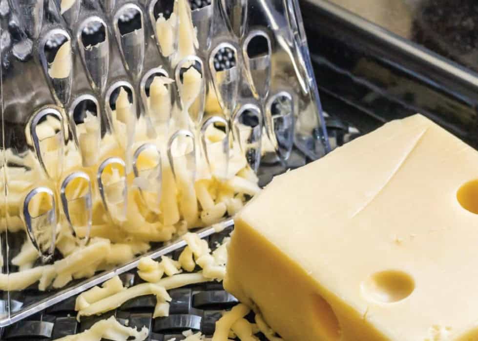 Як виробляють пластикові вироби для дому — від гранули до готового товару